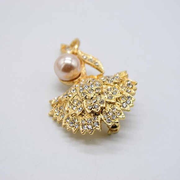 Clear rhinestone faux pearl flower pin - Picture 3 of 4